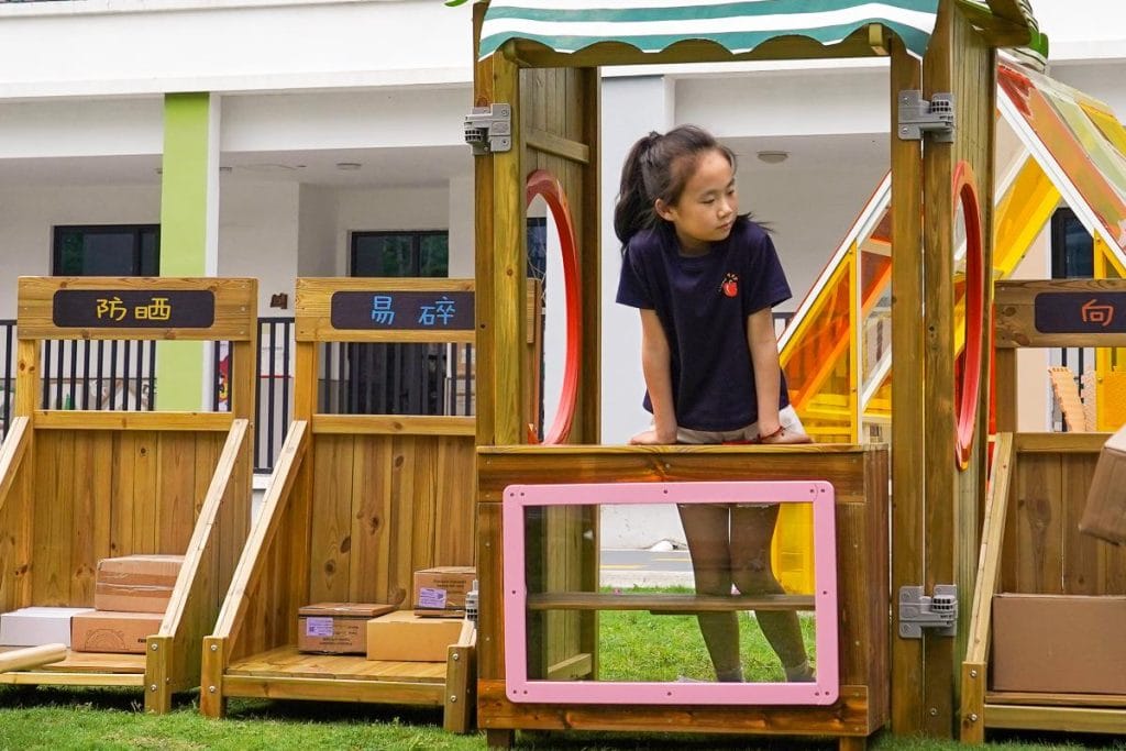 Wooden Pretend Play Delivery Station