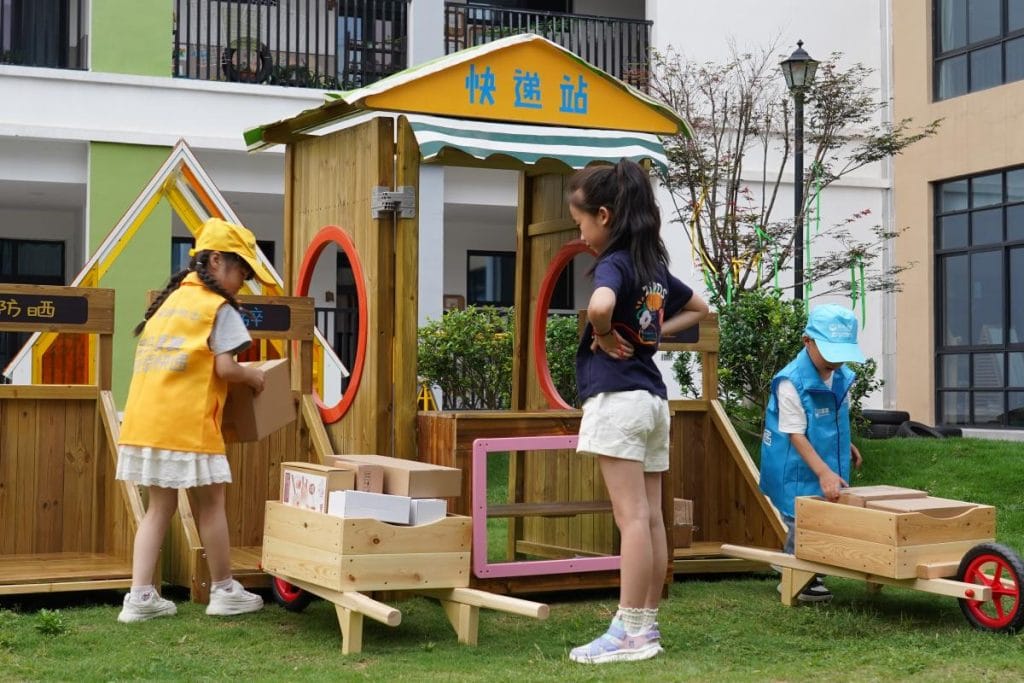 Wooden Pretend Play Delivery Station